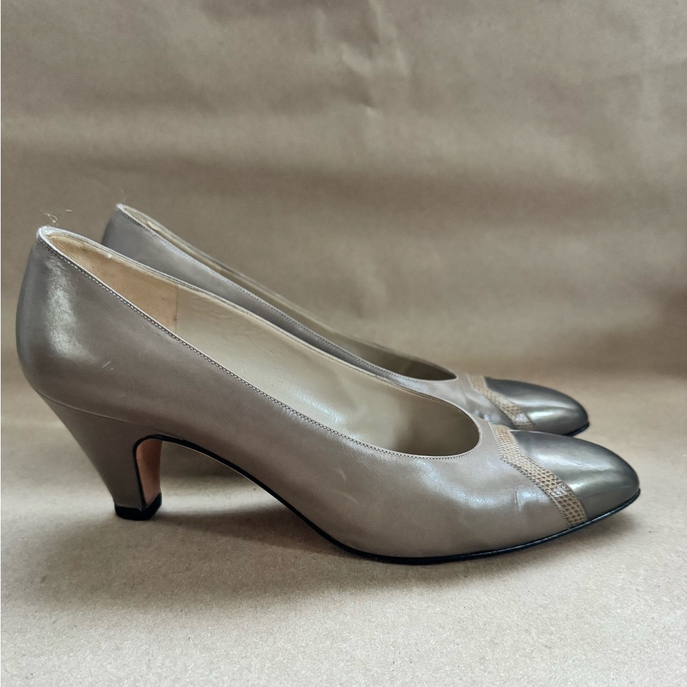 VTG Salvatore Ferragamo Two Tone Low Heel (2.5”) Pumps in Taupe & Metallic Toe 9 - Picture 2 of 13